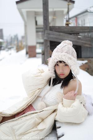 年轻漂亮的女士护士内衣